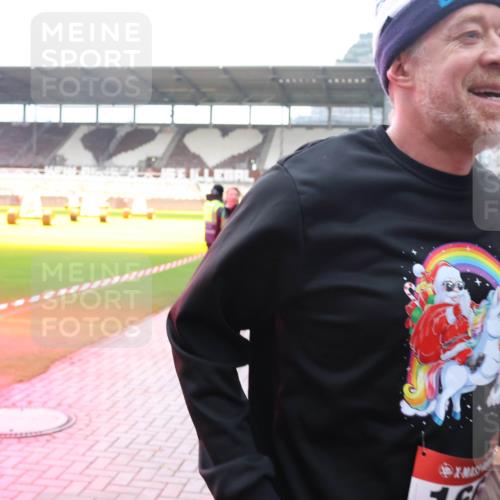 07.12.2025 - St. Pauli X-Mass-Run No. 15 Luisa Fischer http://msf.ph/oto/9391085 07.12.2025 11:04:03 Ziel 61, 64, 102, 109, 186, 297, 505, 514, 719, 748, 853, 1199, 1551, 1850, 1853, 1857, 1860 meine-sportfotos.de
