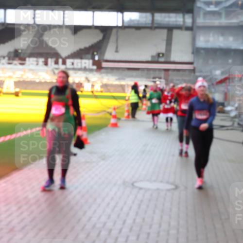 07.12.2025 - St. Pauli X-Mass-Run No. 15 Luisa Fischer http://msf.ph/oto/9391088 07.12.2025 11:04:04 Ziel 61, 64, 102, 109, 186, 297, 505, 514, 719, 748, 853, 1199, 1551, 1850, 1853, 1857, 1860 meine-sportfotos.de