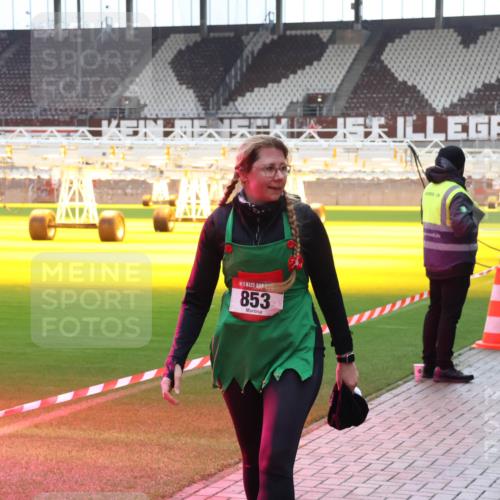 07.12.2025 - St. Pauli X-Mass-Run No. 15 Luisa Fischer http://msf.ph/oto/9391092 07.12.2025 11:04:05 Ziel 853, 61, 64, 102, 109, 186, 222, 297, 505, 514, 719, 748, 853, 1551, 1850, 1853, 1857, 1860 meine-sportfotos.de