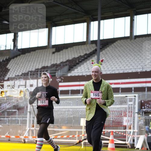 07.12.2025 - St. Pauli X-Mass-Run No. 15 Patografie http://msf.ph/oto/9391093 07.12.2025 10:29:01 Ziel 161, 165, 1308, 1330, 2874, 3299, 3669, 3938, 3942, 4073, 4265, 4291 meine-sportfotos.de