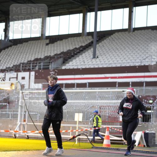 07.12.2025 - St. Pauli X-Mass-Run No. 15 Patografie http://msf.ph/oto/9391104 07.12.2025 10:29:04 Ziel 161, 165, 1308, 1330, 2874, 3299, 3669, 3938, 3942, 4073 meine-sportfotos.de