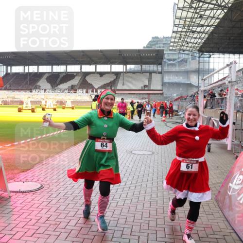 07.12.2025 - St. Pauli X-Mass-Run No. 15 Luisa Fischer http://msf.ph/oto/9391111 07.12.2025 11:04:12 Ziel 64, 61, 61, 64, 102, 109, 186, 215, 216, 222, 297, 432, 505, 514, 719, 1551, 1850, 1853, 1857, 1860 meine-sportfotos.de