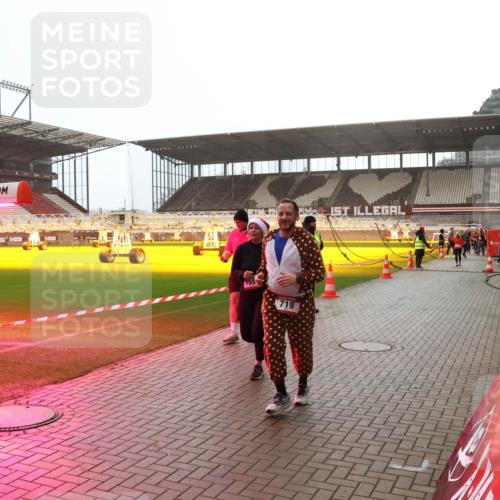 07.12.2025 - St. Pauli X-Mass-Run No. 15 Luisa Fischer http://msf.ph/oto/9391114 07.12.2025 11:04:19 Ziel 155, 719, 102, 109, 215, 216, 222, 297, 432, 505, 514, 719, 734, 764, 1200, 1252, 1254, 1551, 1853, 1854, 1856, 1857, 1860 meine-sportfotos.de