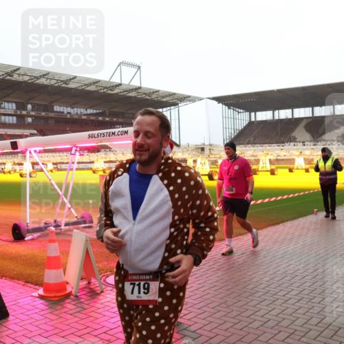 07.12.2025 - St. Pauli X-Mass-Run No. 15 Luisa Fischer http://msf.ph/oto/9391119 07.12.2025 11:04:20 Ziel 15, 719, 4000, 102, 109, 215, 216, 222, 297, 432, 505, 514, 719, 734, 764, 1200, 1252, 1254, 1401, 1551, 1695, 1853, 1854, 1856, 1857, 1860 meine-sportfotos.de