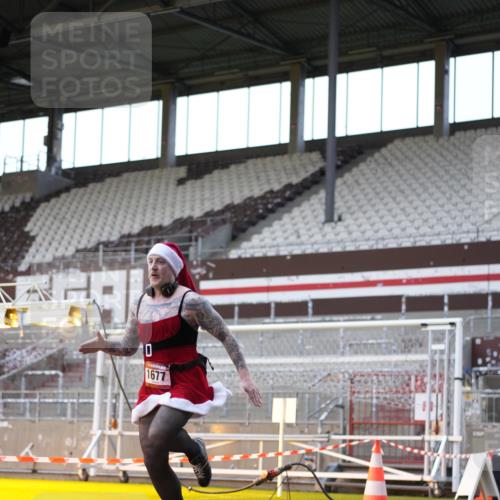 07.12.2025 - St. Pauli X-Mass-Run No. 15 Patografie http://msf.ph/oto/9391131 07.12.2025 10:29:12 Ziel 161, 165, 1548, 1550, 1677, 1842, 2874, 3115, 3299, 3470, 3938, 3942 meine-sportfotos.de