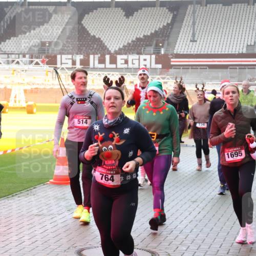 07.12.2025 - St. Pauli X-Mass-Run No. 15 Luisa Fischer http://msf.ph/oto/9391133 07.12.2025 11:04:38 Ziel 514, 15, 764, 734, 15, 1695, 222, 126, 215, 216, 222, 285, 305, 432, 700, 702, 719, 734, 740, 764, 1200, 1252, 1254, 1401, 1695, 1766, 1769, 1852, 1853, 1854, 1856, 1857, 1860 meine-sportfotos.de