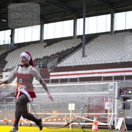 07.12.2025 - St. Pauli X-Mass-Run No. 15 Patografie http://msf.ph/oto/9391135 07.12.2025 10:29:12 Ziel 161, 165, 1548, 1550, 1677, 1842, 2874, 3115, 3299, 3470, 3938, 3942 meine-sportfotos.de