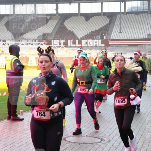 07.12.2025 - St. Pauli X-Mass-Run No. 15 Luisa Fischer http://msf.ph/oto/9391136 07.12.2025 11:04:38 Ziel 15, 764, 505, 1254, 1695, 222, 126, 215, 216, 222, 285, 305, 432, 700, 702, 719, 734, 740, 764, 1200, 1252, 1254, 1401, 1695, 1766, 1769, 1852, 1853, 1854, 1856, 1857, 1860 meine-sportfotos.de
