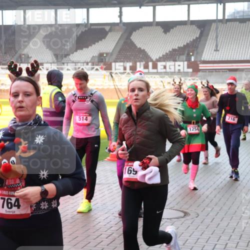 07.12.2025 - St. Pauli X-Mass-Run No. 15 Luisa Fischer http://msf.ph/oto/9391138 07.12.2025 11:04:39 Ziel 764, 514, 169, 1254, 216, 222, 126, 215, 216, 222, 285, 305, 432, 700, 702, 719, 734, 740, 764, 1200, 1252, 1254, 1401, 1695, 1766, 1769, 1852, 1853, 1854, 1856, 1857, 1860 meine-sportfotos.de