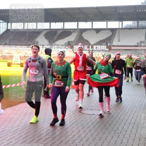 07.12.2025 - St. Pauli X-Mass-Run No. 15 Luisa Fischer http://msf.ph/oto/9391142 07.12.2025 11:04:40 Ziel 95, 514, 505, 1252, 1200, 1254, 216, 222, 126, 215, 216, 222, 285, 305, 432, 700, 702, 719, 734, 740, 764, 1200, 1252, 1254, 1401, 1695, 1766, 1769, 1852, 1853, 1854, 1856, 1857, 1860 meine-sportfotos.de