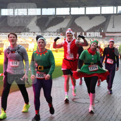 07.12.2025 - St. Pauli X-Mass-Run No. 15 Luisa Fischer http://msf.ph/oto/9391144 07.12.2025 11:04:40 Ziel 514, 505, 1252, 1254, 216, 222, 126, 215, 216, 222, 285, 305, 432, 700, 702, 719, 734, 740, 764, 1200, 1252, 1254, 1401, 1695, 1766, 1769, 1852, 1853, 1854, 1856, 1857, 1860 meine-sportfotos.de
