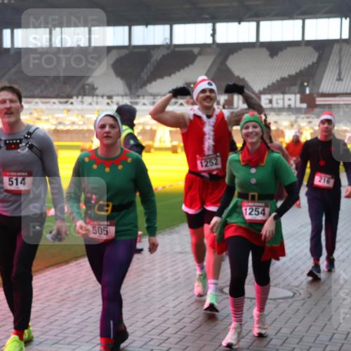 07.12.2025 - St. Pauli X-Mass-Run No. 15 Luisa Fischer http://msf.ph/oto/9391145 07.12.2025 11:04:41 Ziel 514, 505, 1252, 1254, 216, 222, 126, 215, 216, 222, 285, 305, 432, 700, 702, 719, 734, 740, 764, 1200, 1252, 1254, 1401, 1643, 1695, 1766, 1769, 1852, 1853, 1854, 1856, 1857, 1860 meine-sportfotos.de
