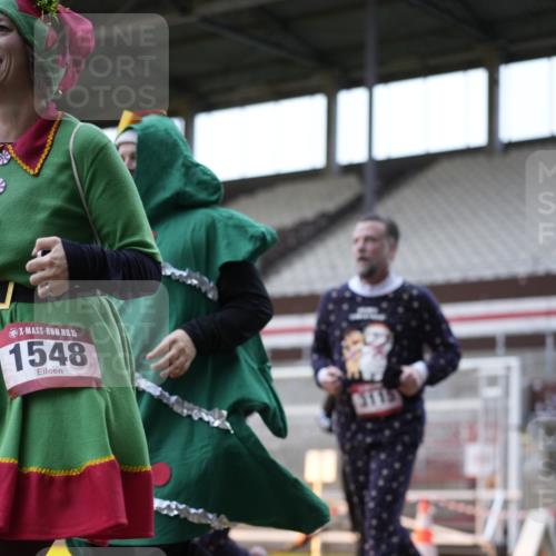 07.12.2025 - St. Pauli X-Mass-Run No. 15 Patografie http://msf.ph/oto/9391151 07.12.2025 10:29:16 Ziel 161, 165, 450, 458, 1373, 1548, 1550, 1677, 1842, 2001, 3115, 3299, 3470, 3938, 3942 meine-sportfotos.de
