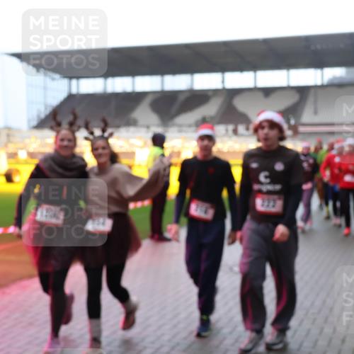 07.12.2025 - St. Pauli X-Mass-Run No. 15 Luisa Fischer http://msf.ph/oto/9391156 07.12.2025 11:04:43 Ziel 126, 215, 216, 222, 285, 305, 361, 395, 432, 700, 702, 719, 734, 740, 764, 1200, 1252, 1254, 1401, 1643, 1695, 1766, 1769, 1852, 1853, 1854, 1856, 1857, 1860 meine-sportfotos.de