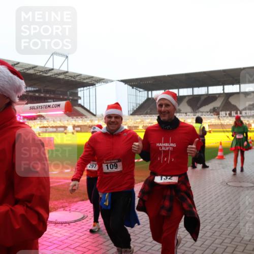 07.12.2025 - St. Pauli X-Mass-Run No. 15 Luisa Fischer http://msf.ph/oto/9391169 07.12.2025 11:04:48 Ziel 39, 3, 297, 109, 132, 126, 215, 216, 222, 285, 305, 361, 395, 432, 700, 702, 734, 740, 764, 1200, 1252, 1254, 1401, 1643, 1695, 1766, 1769, 1852, 1854, 1856, 2791, 3719 meine-sportfotos.de