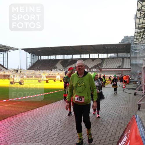 07.12.2025 - St. Pauli X-Mass-Run No. 15 Luisa Fischer http://msf.ph/oto/9391175 07.12.2025 11:04:51 Ziel 432, 33, 126, 215, 216, 222, 285, 305, 361, 395, 432, 700, 702, 734, 740, 764, 1200, 1252, 1254, 1401, 1643, 1695, 1766, 1769, 1852, 1854, 1856, 2791, 2919, 3719 meine-sportfotos.de