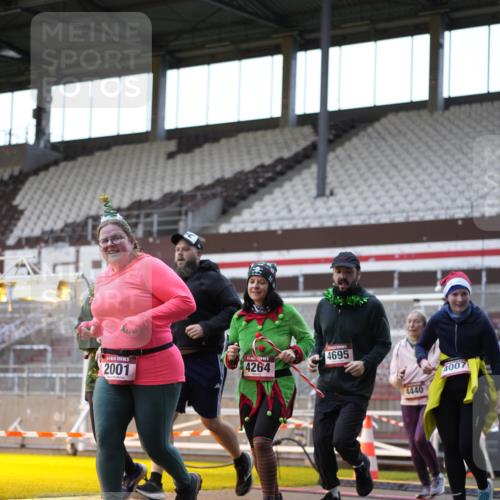 07.12.2025 - St. Pauli X-Mass-Run No. 15 Patografie http://msf.ph/oto/9391177 07.12.2025 10:29:22 Ziel 450, 458, 1039, 1373, 1548, 1550, 1677, 1842, 2001, 3080, 3115, 3470, 4007, 4009, 4264, 4266, 4293, 4296, 4440, 4531, 4695 meine-sportfotos.de