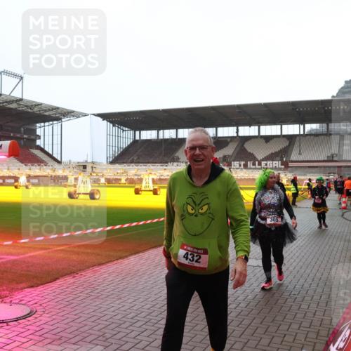 07.12.2025 - St. Pauli X-Mass-Run No. 15 Luisa Fischer http://msf.ph/oto/9391178 07.12.2025 11:04:51 Ziel 5, 432, 305, 33, 126, 215, 216, 222, 285, 305, 361, 395, 432, 700, 702, 734, 740, 764, 1200, 1252, 1254, 1401, 1643, 1695, 1766, 1769, 1852, 1854, 1856, 2791, 2919, 3719 meine-sportfotos.de