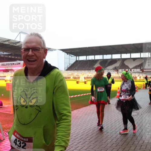 07.12.2025 - St. Pauli X-Mass-Run No. 15 Luisa Fischer http://msf.ph/oto/9391182 07.12.2025 11:04:52 Ziel 15, 432, 285, 305, 33, 126, 215, 216, 222, 285, 305, 361, 395, 432, 700, 702, 734, 740, 764, 1200, 1252, 1254, 1401, 1643, 1695, 1766, 1769, 1852, 1854, 1856, 2791, 2919, 3719, 4565, 4570, 4571 meine-sportfotos.de