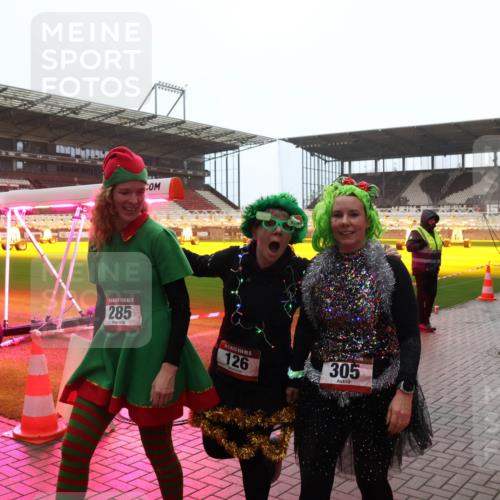 07.12.2025 - St. Pauli X-Mass-Run No. 15 Luisa Fischer http://msf.ph/oto/9391189 07.12.2025 11:04:55 Ziel 15, 285, 126, 305, 33, 126, 215, 216, 285, 305, 361, 395, 432, 700, 702, 734, 740, 764, 1200, 1252, 1254, 1401, 1643, 1695, 1766, 1769, 1852, 1854, 1856, 2791, 2919, 3719, 4561, 4563, 4565, 4566, 4567, 4568, 4569, 4570, 4571, 4576, 4578 meine-sportfotos.de