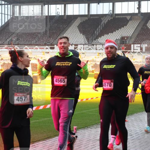 07.12.2025 - St. Pauli X-Mass-Run No. 15 Luisa Fischer http://msf.ph/oto/9391193 07.12.2025 11:05:15 Ziel 0, 0, 04, 4565, 4570, 4571, 3, 4, 4561, 33, 117, 128, 200, 201, 361, 395, 700, 702, 740, 889, 1152, 1212, 1411, 1643, 1766, 1769, 2791, 2919, 3719, 4561, 4562, 4563, 4565, 4566, 4567, 4568, 4569, 4570, 4571, 4572, 4573, 4575, 4576, 4577, 4578 meine-sportfotos.de