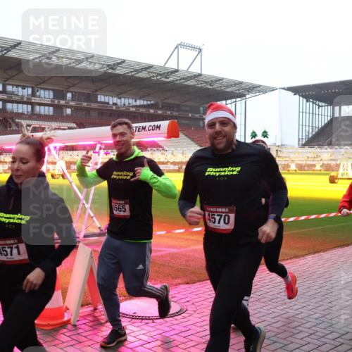 07.12.2025 - St. Pauli X-Mass-Run No. 15 Luisa Fischer http://msf.ph/oto/9391202 07.12.2025 11:05:17 Ziel 0, 4571, 0, 565, 4570, 4561, 33, 117, 128, 200, 201, 361, 395, 700, 702, 889, 1152, 1212, 1411, 1643, 2791, 2919, 3719, 4561, 4562, 4563, 4565, 4566, 4567, 4568, 4569, 4570, 4571, 4572, 4573, 4575, 4576, 4577, 4578 meine-sportfotos.de