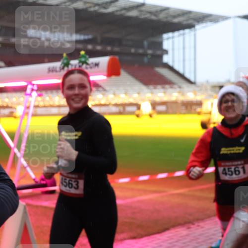 07.12.2025 - St. Pauli X-Mass-Run No. 15 Luisa Fischer http://msf.ph/oto/9391205 07.12.2025 11:05:18 Ziel 4561, 1563, 33, 117, 128, 200, 201, 361, 395, 700, 702, 889, 1152, 1212, 1411, 1643, 2791, 2919, 3719, 4561, 4562, 4563, 4565, 4566, 4567, 4568, 4569, 4570, 4571, 4572, 4573, 4575, 4576, 4577, 4578 meine-sportfotos.de