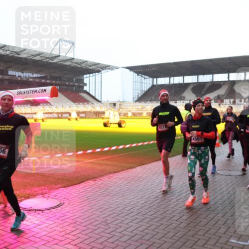 07.12.2025 - St. Pauli X-Mass-Run No. 15 Luisa Fischer http://msf.ph/oto/9391209 07.12.2025 11:05:19 Ziel 4566, 4578, 4567, 4573, 456, 33, 117, 128, 200, 201, 361, 395, 889, 1152, 1212, 1411, 1643, 2791, 2919, 3719, 4561, 4562, 4563, 4565, 4566, 4567, 4568, 4569, 4570, 4571, 4572, 4573, 4575, 4576, 4577, 4578 meine-sportfotos.de