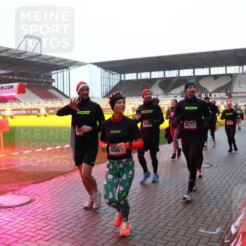 07.12.2025 - St. Pauli X-Mass-Run No. 15 Luisa Fischer http://msf.ph/oto/9391211 07.12.2025 11:05:20 Ziel 45, 456, 4562, 45, 4573, 456, 33, 117, 128, 200, 201, 361, 395, 889, 1152, 1212, 1411, 1630, 1643, 2791, 2919, 3719, 4561, 4562, 4563, 4565, 4566, 4567, 4568, 4569, 4570, 4571, 4572, 4573, 4575, 4576, 4577, 4578 meine-sportfotos.de