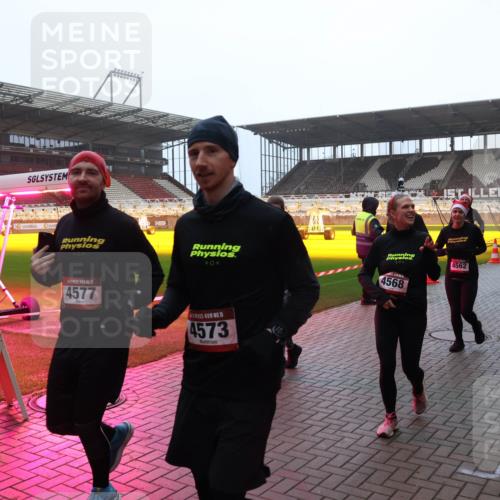 07.12.2025 - St. Pauli X-Mass-Run No. 15 Luisa Fischer http://msf.ph/oto/9391217 07.12.2025 11:05:21 Ziel 4562, 0, 0, 4568, 4577, 15, 4573, 33, 117, 128, 200, 201, 361, 395, 889, 1152, 1212, 1411, 1630, 1643, 2791, 2919, 3719, 4561, 4562, 4563, 4565, 4566, 4567, 4568, 4569, 4570, 4571, 4572, 4573, 4575, 4576, 4577, 4578 meine-sportfotos.de