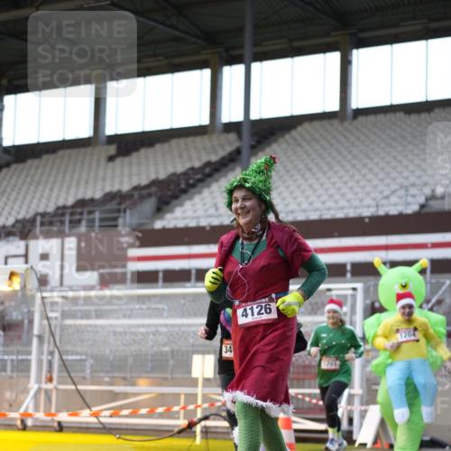 07.12.2025 - St. Pauli X-Mass-Run No. 15 Patografie http://msf.ph/oto/9391220 07.12.2025 10:29:30 Ziel 450, 458, 1039, 1198, 1201, 1204, 1209, 1373, 1550, 1842, 2001, 3080, 3115, 3468, 3469, 3470, 4007, 4009, 4126, 4264, 4266, 4293, 4296, 4440, 4472, 4476, 4531, 4695 meine-sportfotos.de