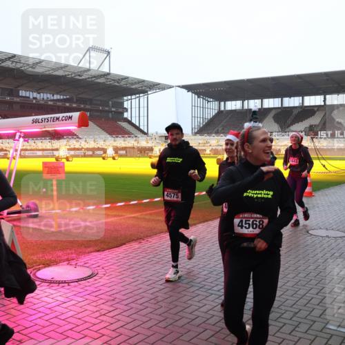 07.12.2025 - St. Pauli X-Mass-Run No. 15 Luisa Fischer http://msf.ph/oto/9391222 07.12.2025 11:05:22 Ziel 4572, 4575, 4568, 1643, 33, 117, 128, 200, 201, 361, 395, 889, 1152, 1212, 1411, 1492, 1630, 1643, 2791, 2919, 3719, 4561, 4562, 4563, 4565, 4566, 4567, 4568, 4569, 4570, 4571, 4572, 4573, 4575, 4576, 4577, 4578 meine-sportfotos.de