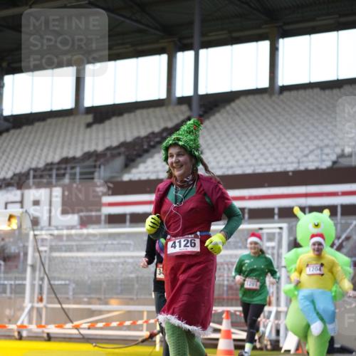 07.12.2025 - St. Pauli X-Mass-Run No. 15 Patografie http://msf.ph/oto/9391223 07.12.2025 10:29:30 Ziel 450, 458, 1039, 1198, 1201, 1204, 1209, 1373, 1550, 1842, 2001, 3080, 3115, 3468, 3469, 3470, 4007, 4009, 4126, 4264, 4266, 4293, 4296, 4440, 4472, 4476, 4531, 4695 meine-sportfotos.de