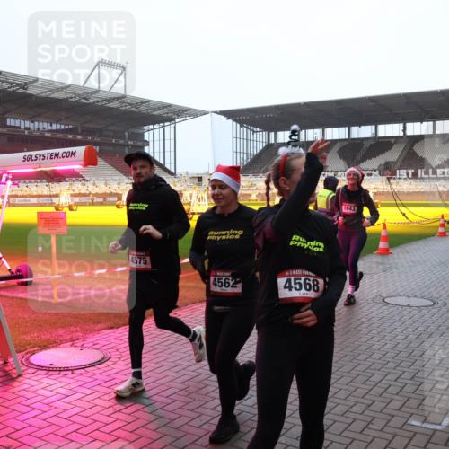 07.12.2025 - St. Pauli X-Mass-Run No. 15 Luisa Fischer http://msf.ph/oto/9391224 07.12.2025 11:05:23 Ziel 4575, 4562, 0, 4568, 1643, 33, 117, 128, 200, 201, 361, 395, 889, 1152, 1212, 1411, 1492, 1630, 1643, 2791, 2919, 3719, 4561, 4562, 4563, 4565, 4566, 4567, 4568, 4569, 4570, 4571, 4572, 4573, 4575, 4576, 4577, 4578 meine-sportfotos.de