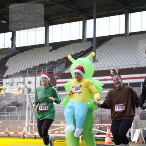 07.12.2025 - St. Pauli X-Mass-Run No. 15 Patografie http://msf.ph/oto/9391227 07.12.2025 10:29:31 Ziel 450, 458, 1039, 1198, 1201, 1204, 1209, 1373, 2001, 2878, 3080, 3468, 3469, 3470, 4007, 4009, 4126, 4264, 4266, 4293, 4296, 4440, 4472, 4476, 4531, 4695 meine-sportfotos.de