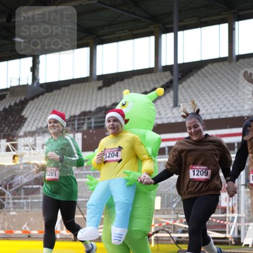 07.12.2025 - St. Pauli X-Mass-Run No. 15 Patografie http://msf.ph/oto/9391233 07.12.2025 10:29:32 Ziel 450, 458, 1039, 1198, 1201, 1204, 1209, 1373, 2001, 2878, 3080, 3468, 3469, 3470, 3516, 4007, 4009, 4126, 4264, 4266, 4293, 4296, 4440, 4472, 4476, 4531, 4695 meine-sportfotos.de