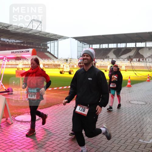 07.12.2025 - St. Pauli X-Mass-Run No. 15 Luisa Fischer http://msf.ph/oto/9391235 07.12.2025 11:05:32 Ziel 1411, 5, 128, 702, 33, 117, 128, 200, 201, 434, 889, 1152, 1212, 1311, 1411, 1492, 1600, 1630, 2791, 2919, 3719, 4561, 4562, 4563, 4565, 4566, 4567, 4568, 4569, 4570, 4571, 4572, 4573, 4575, 4576, 4577, 4578 meine-sportfotos.de
