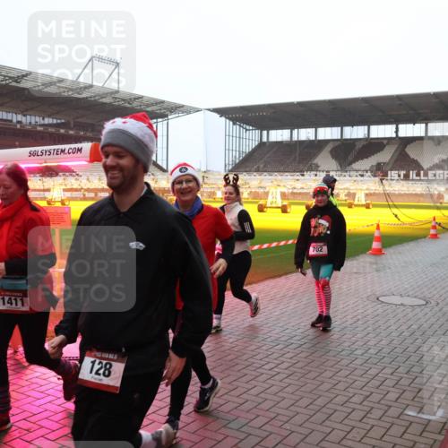 07.12.2025 - St. Pauli X-Mass-Run No. 15 Luisa Fischer http://msf.ph/oto/9391237 07.12.2025 11:05:32 Ziel 1411, 30, 128, 83, 702, 569, 33, 117, 128, 200, 201, 434, 889, 1152, 1212, 1311, 1411, 1492, 1600, 1630, 2791, 2919, 3719, 4561, 4562, 4563, 4565, 4566, 4567, 4568, 4569, 4570, 4571, 4572, 4573, 4575, 4576, 4577, 4578 meine-sportfotos.de