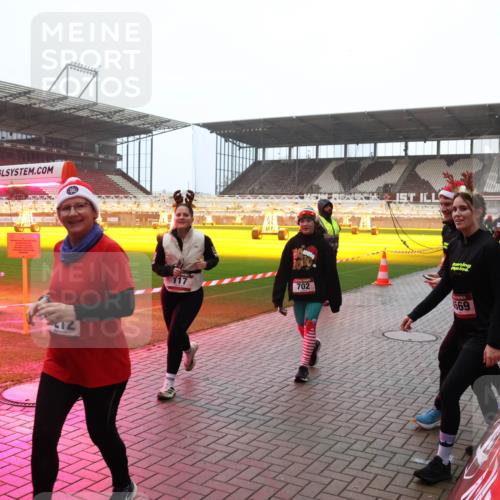07.12.2025 - St. Pauli X-Mass-Run No. 15 Luisa Fischer http://msf.ph/oto/9391238 07.12.2025 11:05:33 Ziel 117, 702, 569, 33, 117, 128, 200, 201, 434, 889, 1152, 1212, 1311, 1411, 1492, 1600, 1630, 2791, 2919, 3719, 4561, 4562, 4563, 4565, 4566, 4567, 4568, 4569, 4570, 4571, 4572, 4573, 4575, 4576, 4577, 4578 meine-sportfotos.de