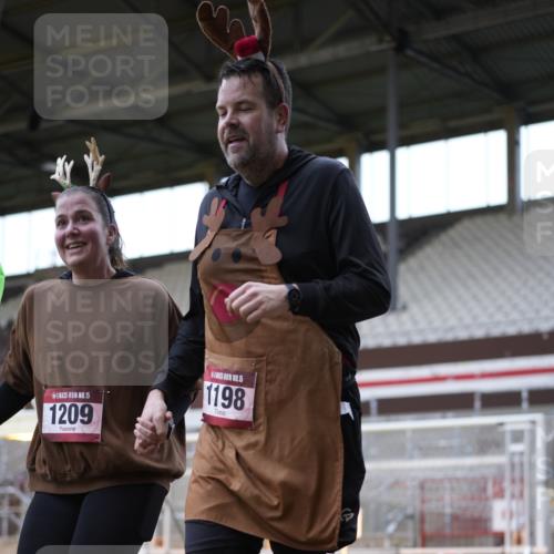 07.12.2025 - St. Pauli X-Mass-Run No. 15 Patografie http://msf.ph/oto/9391243 07.12.2025 10:29:33 Ziel 450, 458, 1039, 1198, 1201, 1204, 1209, 1373, 2001, 2878, 3080, 3468, 3469, 3497, 3516, 3517, 4007, 4009, 4126, 4264, 4266, 4293, 4296, 4440, 4472, 4476, 4531, 4695 meine-sportfotos.de