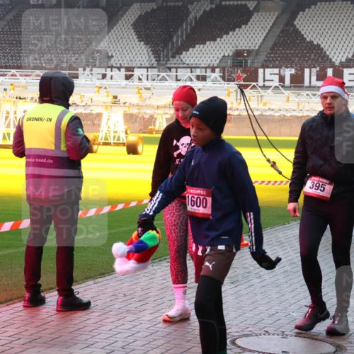07.12.2025 - St. Pauli X-Mass-Run No. 15 Luisa Fischer http://msf.ph/oto/9391245 07.12.2025 11:05:44 Ziel 5, 1600, 395, 117, 128, 199, 200, 201, 434, 889, 1046, 1049, 1152, 1212, 1311, 1411, 1492, 1600, 1630, 1840, 1841, 2006, 2884, 4562, 4572, 4573, 4575, 4577 meine-sportfotos.de