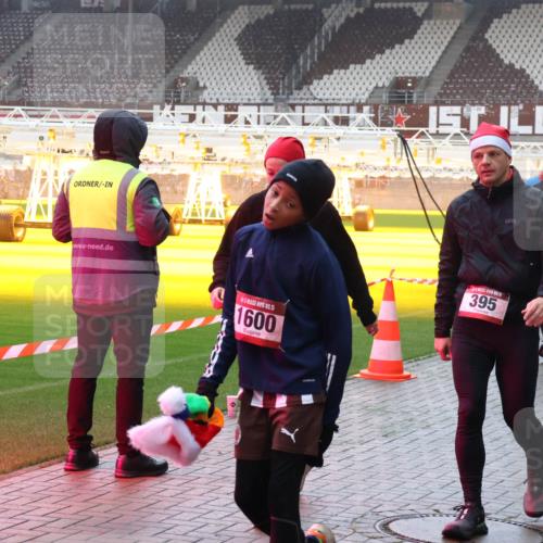 07.12.2025 - St. Pauli X-Mass-Run No. 15 Luisa Fischer http://msf.ph/oto/9391247 07.12.2025 11:05:45 Ziel 15, 1600, 395, 791, 117, 128, 199, 200, 201, 434, 831, 889, 1046, 1049, 1152, 1212, 1311, 1411, 1492, 1600, 1630, 1840, 1841, 2006, 2884, 4562, 4572, 4575 meine-sportfotos.de