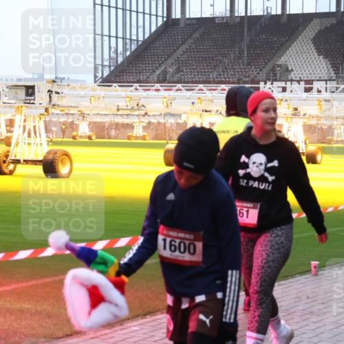 07.12.2025 - St. Pauli X-Mass-Run No. 15 Luisa Fischer http://msf.ph/oto/9391251 07.12.2025 11:05:46 Ziel 395, 1600, 61, 117, 128, 199, 200, 201, 434, 831, 889, 1046, 1049, 1152, 1212, 1311, 1411, 1492, 1600, 1630, 1840, 1841, 2006, 2884 meine-sportfotos.de