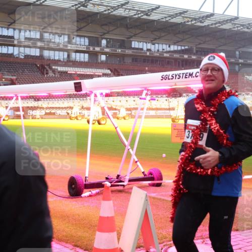 07.12.2025 - St. Pauli X-Mass-Run No. 15 Luisa Fischer http://msf.ph/oto/9391269 07.12.2025 11:05:50 Ziel 117, 128, 199, 200, 201, 434, 831, 889, 1046, 1049, 1152, 1311, 1492, 1600, 1630, 1840, 1841, 2006, 2884 meine-sportfotos.de