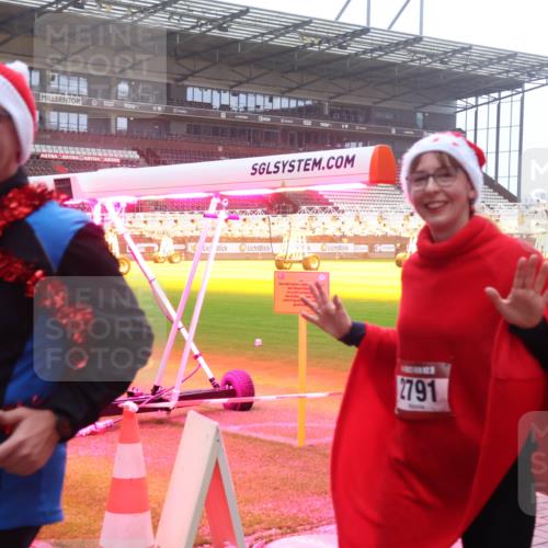 07.12.2025 - St. Pauli X-Mass-Run No. 15 Luisa Fischer http://msf.ph/oto/9391272 07.12.2025 11:05:51 Ziel 3719, 19, 2791, 199, 200, 201, 434, 831, 889, 1046, 1049, 1152, 1196, 1311, 1492, 1600, 1630, 1840, 1841, 2006, 2254, 2884 meine-sportfotos.de