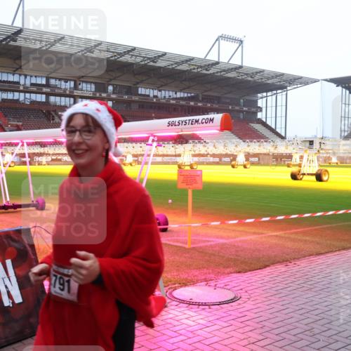 07.12.2025 - St. Pauli X-Mass-Run No. 15 Luisa Fischer http://msf.ph/oto/9391275 07.12.2025 11:05:51 Ziel 791, 199, 200, 201, 434, 831, 889, 1046, 1049, 1152, 1196, 1311, 1492, 1600, 1630, 1840, 1841, 2006, 2254, 2884 meine-sportfotos.de