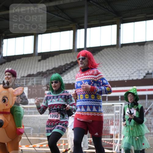 07.12.2025 - St. Pauli X-Mass-Run No. 15 Patografie http://msf.ph/oto/9391277 07.12.2025 10:29:42 Ziel 10, 423, 426, 1090, 1091, 1198, 1201, 1204, 1209, 1669, 2878, 3468, 3469, 3494, 3497, 3516, 3517, 4126, 4472, 4476, 4534, 4546 meine-sportfotos.de