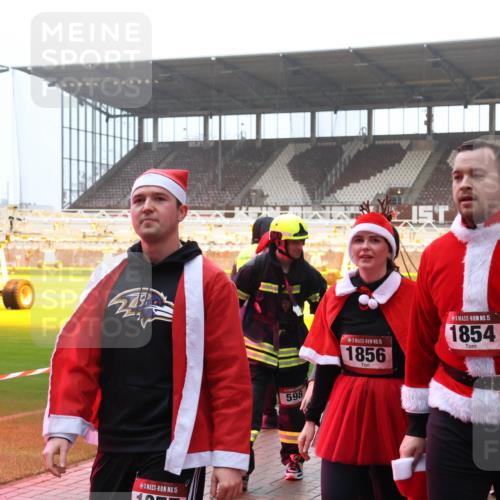 07.12.2025 - St. Pauli X-Mass-Run No. 15 Luisa Fischer http://msf.ph/oto/9391280 07.12.2025 11:05:58 Ziel 15, 598, 15, 1856, 15, 1854, 199, 200, 201, 434, 831, 889, 924, 925, 927, 929, 932, 973, 1046, 1049, 1092, 1152, 1196, 1208, 1311, 1428, 1432, 1492, 1600, 1630, 1840, 1841, 2006, 2254, 2884, 3272, 3278 meine-sportfotos.de
