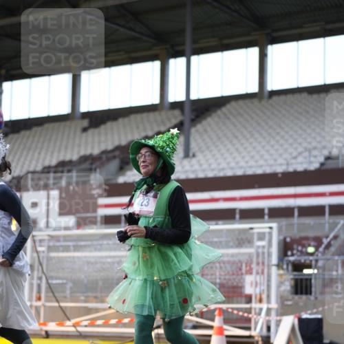 07.12.2025 - St. Pauli X-Mass-Run No. 15 Patografie http://msf.ph/oto/9391285 07.12.2025 10:29:43 Ziel 10, 423, 426, 1090, 1091, 1198, 1201, 1204, 1209, 1669, 2878, 3468, 3469, 3494, 3497, 3516, 3517, 4126, 4472, 4476, 4534, 4546 meine-sportfotos.de