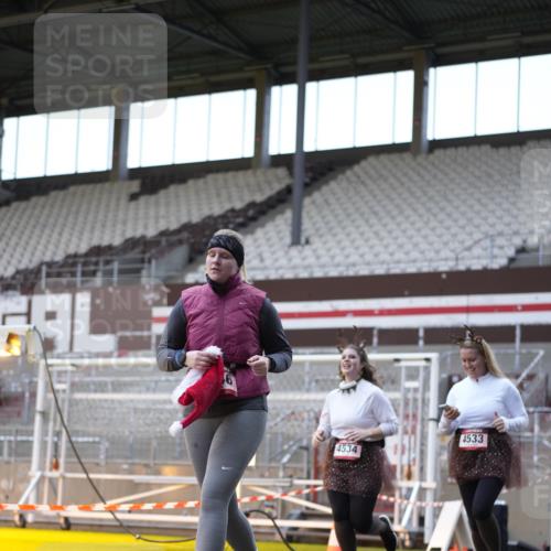 07.12.2025 - St. Pauli X-Mass-Run No. 15 Patografie http://msf.ph/oto/9391289 07.12.2025 10:29:46 Ziel 10, 423, 426, 1090, 1091, 1198, 1201, 1204, 1209, 1669, 2878, 3494, 3497, 3516, 3517, 4472, 4476, 4533, 4534, 4546 meine-sportfotos.de